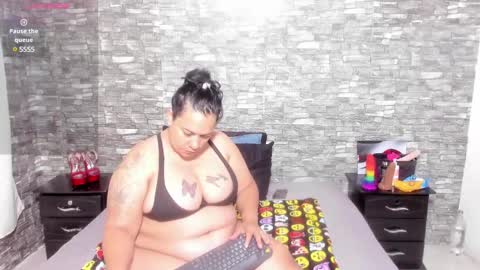 Snapshot of sofie_storm chatting on 02-17-25, 10:18 Vicky online show from 02-17-25, 10:18