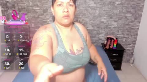 Snapshot of sofie_storm chatting on 02-27-25, 10:15 Vicky online show from 02-27-25, 10:15