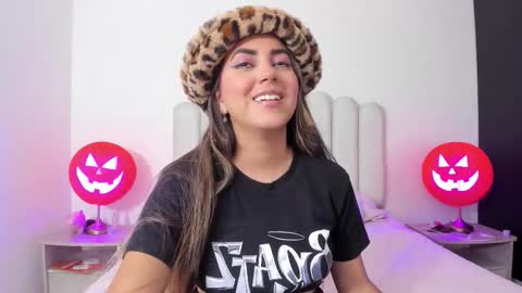 sofiebunnie online show from 10-31-25, 01:39