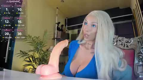 Snapshot of sofiequeen_ chatting on 06-21-26, 04:04 IG bar bieroyal online show from 06-21-26, 04:04