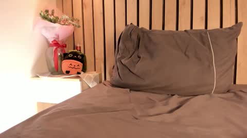 Sofie online show from 11-29-25, 01:41