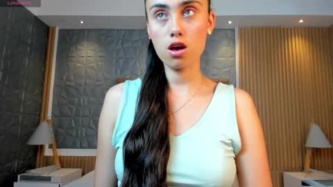 Snapshot of sofiia_palacioss chatting on 12-19-25, 07:32 Sofiia Everyday From 1400 to 2200 Col Time online show from 12-19-25, 07:32