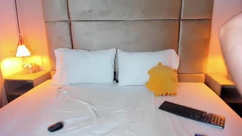 Sofia online show from 01-08-26, 04:15