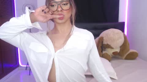 Snapshot of sofiievans_ chatting on 12-06-24, 10:08 online show from 12-06-24, 10:08