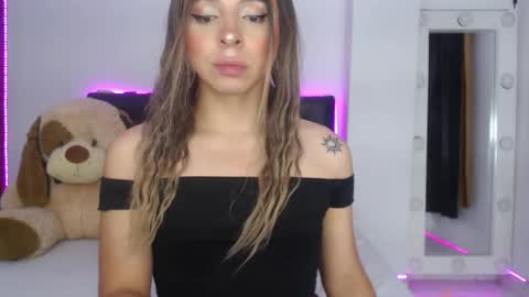 Snapshot of sofiievans_ chatting on 10-11-25, 08:51 online show from 10-11-25, 08:51