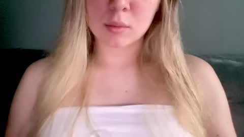 Snapshot of sofinovvak chatting on 07-24-26, 01:42 Sofi online show from 07-24-26, 01:42