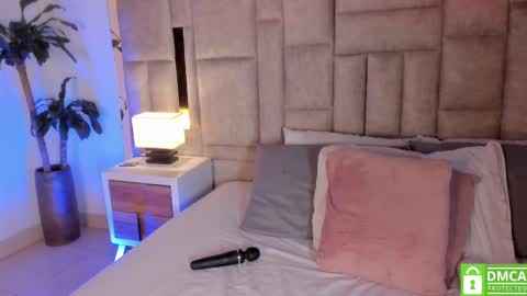 Sofia online show from 03-06-25, 01:16