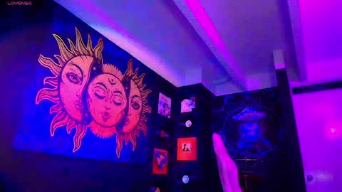 Snapshot of sofnicol_ chatting on 05-18-26, 04:07 Nicol online show from 05-18-26, 04:07