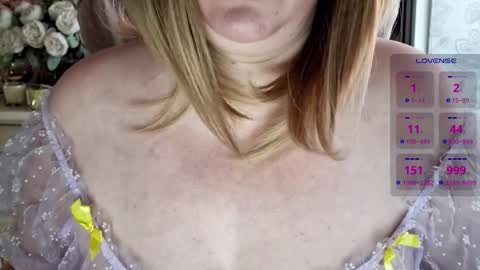 Snapshot of soft_body chatting on 02-04-26, 01:28 Hi Im Sofia online show from 02-04-26, 01:28