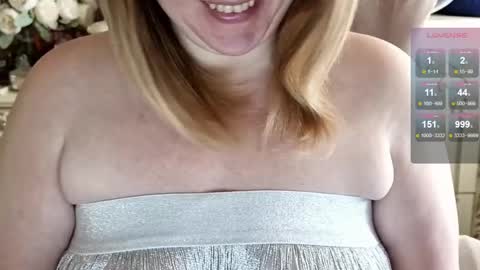 Snapshot of soft_body chatting on 05-22-26, 01:28 Hi Im Sofia online show from 05-22-26, 01:28