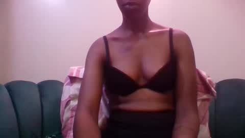 Snapshot of soft_trouble chatting on 10-19-25, 10:16 Angel online show from 10-19-25, 10:16