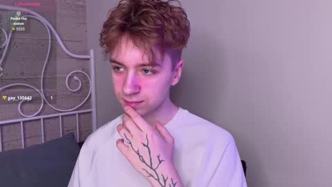 Snapshot of softcrave chatting on 11-27-25, 08:55 PAUL online show from 11-27-25, 08:55