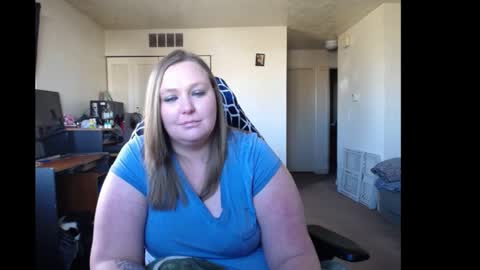 Snapshot of softerpeaches chatting on 01-07-25, 08:52 Rose online show from 01-07-25, 08:52