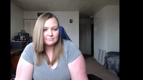 Snapshot of softerpeaches chatting on 02-03-25, 06:17 Rose online show from 02-03-25, 06:17