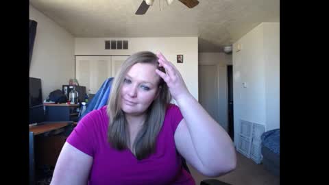 Snapshot of softerpeaches chatting on 02-12-25, 08:18 Rose online show from 02-12-25, 08:18