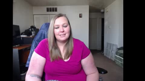 Snapshot of softerpeaches chatting on 02-18-25, 08:36 Rose online show from 02-18-25, 08:36