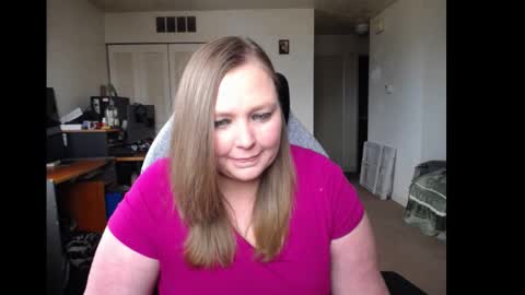 Snapshot of softerpeaches chatting on 03-03-25, 09:05 Rose online show from 03-03-25, 09:05