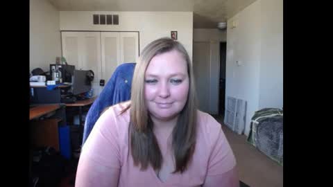 Snapshot of softerpeaches chatting on 03-11-25, 07:47 Rose online show from 03-11-25, 07:47