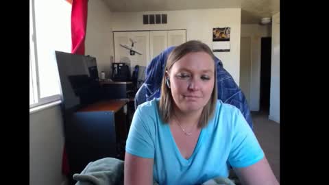 Snapshot of softerpeaches chatting on 11-04-25, 08:52 Rose online show from 11-04-25, 08:52