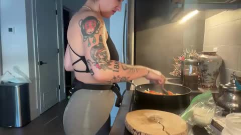 Snapshot of softheatmaria chatting on 12-15-25, 02:43 Soft Heat Maria online show from 12-15-25, 02:43