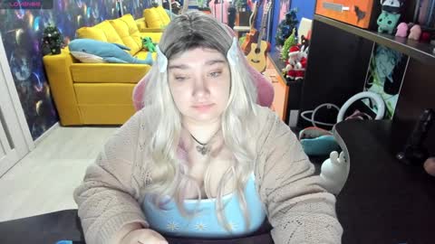 Snapshot of softie_sofy chatting on 12-22-24, 02:49 Sofie online show from 12-22-24, 02:49