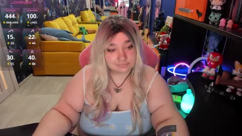Snapshot of softie_sofy chatting on 12-22-24, 06:17 Sofie online show from 12-22-24, 06:17