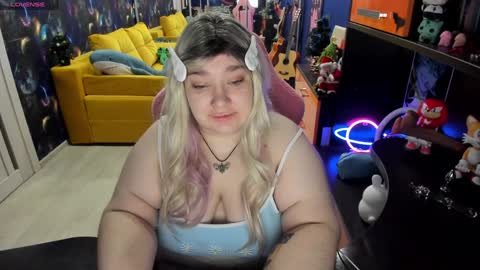 Snapshot of softie_sofy chatting on 12-23-24, 02:02 Sofie online show from 12-23-24, 02:02