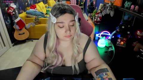 Snapshot of softie_sofy chatting on 12-24-24, 02:10 Sofie online show from 12-24-24, 02:10