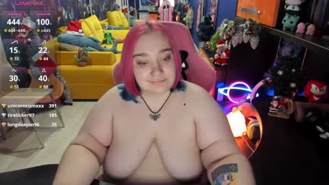 Snapshot of softie_sofy chatting on 12-24-24, 08:33 Sofie online show from 12-24-24, 08:33