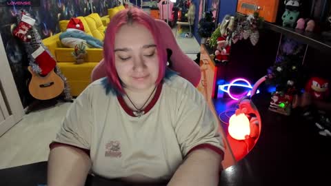 Snapshot of softie_sofy chatting on 12-25-24, 02:03 Sofie online show from 12-25-24, 02:03