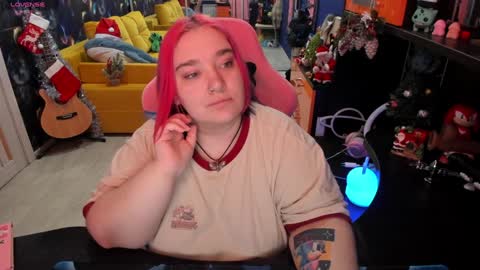 Snapshot of softie_sofy chatting on 12-25-24, 05:37 Sofie online show from 12-25-24, 05:37