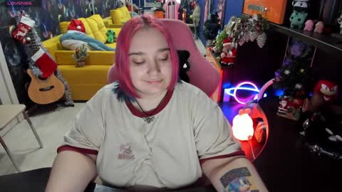 Snapshot of softie_sofy chatting on 12-25-24, 08:40 Sofie online show from 12-25-24, 08:40