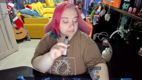 Snapshot of softie_sofy chatting on 12-30-24, 01:58 Sofie online show from 12-30-24, 01:58