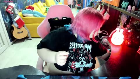 Snapshot of softie_sofy chatting on 12-31-24, 01:57 Sofie online show from 12-31-24, 01:57