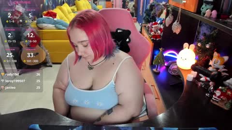Snapshot of softie_sofy chatting on 12-31-24, 08:37 Sofie online show from 12-31-24, 08:37