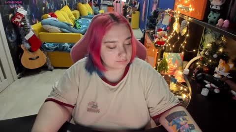 Snapshot of softie_sofy chatting on 01-02-25, 01:49 Sofie online show from 01-02-25, 01:49