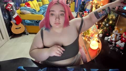 Snapshot of softie_sofy chatting on 01-03-25, 01:48 Sofie online show from 01-03-25, 01:48