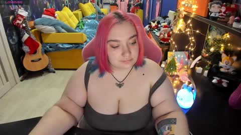 Snapshot of softie_sofy chatting on 01-11-25, 05:52 Sofie online show from 01-11-25, 05:52