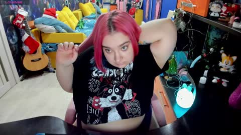 Snapshot of softie_sofy chatting on 01-11-25, 12:07 Sofie online show from 01-11-25, 12:07