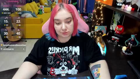 Snapshot of softie_sofy chatting on 01-21-25, 05:38 Sofie online show from 01-21-25, 05:38
