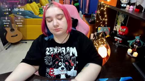 Snapshot of softie_sofy chatting on 01-22-25, 02:15 Sofie online show from 01-22-25, 02:15
