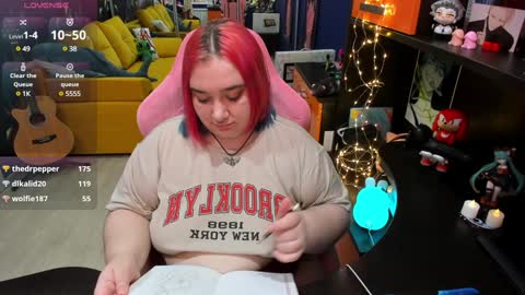 Snapshot of softie_sofy chatting on 01-23-25, 05:45 Sofie online show from 01-23-25, 05:45