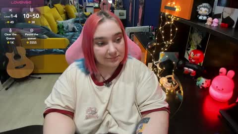 Snapshot of softie_sofy chatting on 02-04-25, 01:38 Sofie online show from 02-04-25, 01:38