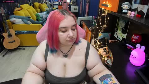 Snapshot of softie_sofy chatting on 02-07-25, 02:40 Sofie online show from 02-07-25, 02:40