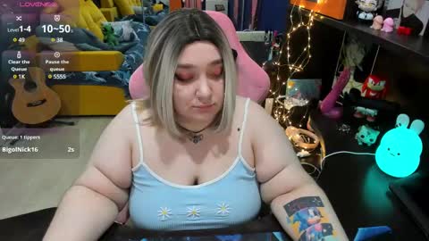 Snapshot of softie_sofy chatting on 02-11-25, 05:05 Sofie online show from 02-11-25, 05:05