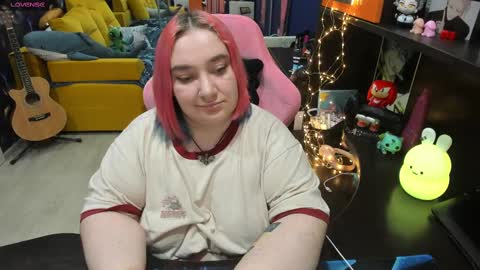 Snapshot of softie_sofy chatting on 02-12-25, 08:59 Sofie online show from 02-12-25, 08:59