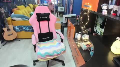 Snapshot of softie_sofy chatting on 02-25-25, 02:58 Sofie online show from 02-25-25, 02:58