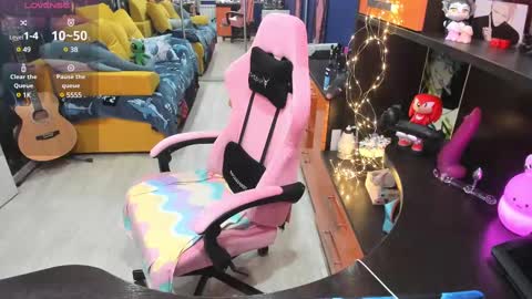 Snapshot of softie_sofy chatting on 02-26-25, 06:04 Sofie online show from 02-26-25, 06:04