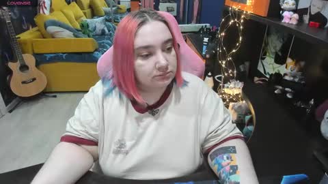 Snapshot of softie_sofy chatting on 02-28-25, 03:04 Sofie online show from 02-28-25, 03:04