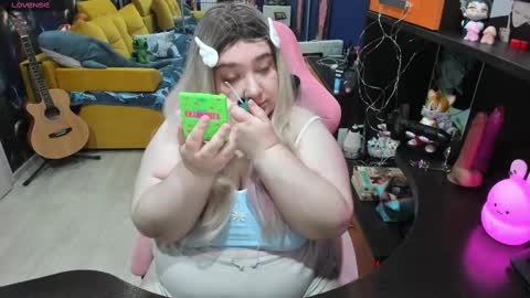 Snapshot of softie_sofy chatting on 03-05-25, 02:36 Sofie online show from 03-05-25, 02:36